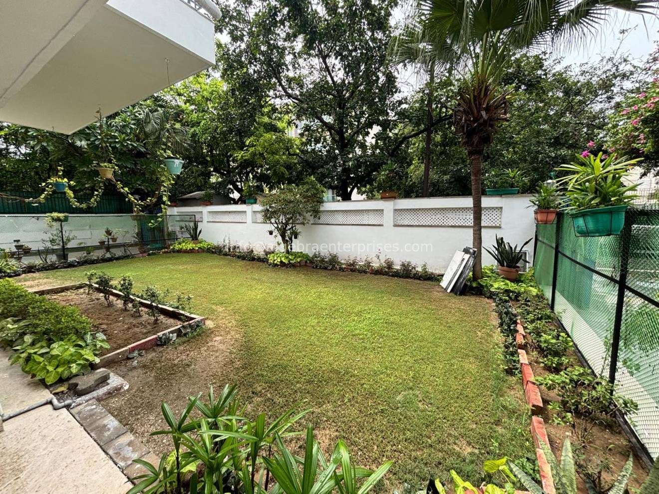 Shanti Niketan (ag683-1)